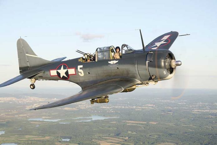 sbd dauntless dive bomber