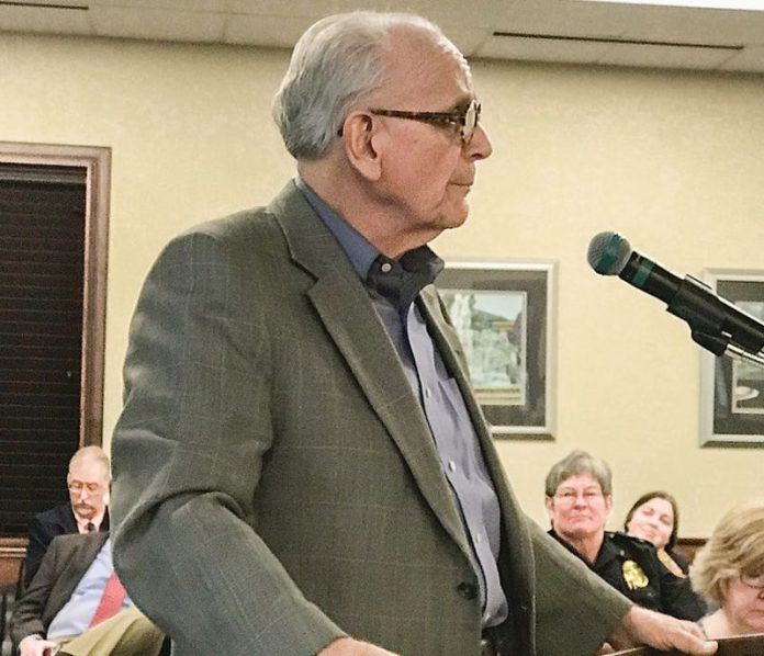 Jim Williams speaks to the Peachtree City Council. Photo/John Thompson.