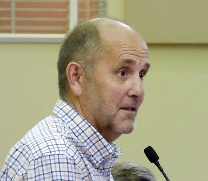 Pinewood Forest President Rob Parker speaks to the Fayetteville Council. Photo/Ben Nelms.