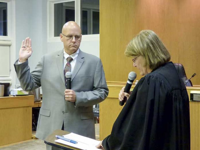Fayette County Commissioners Edward “Edge” Gibbons (L) was sworn in Jan. 10 by Fayette County Probate Judge Ann Jackson. Photo/Ben Nelms.