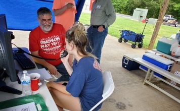 Lynn Bianco (KN4YZ) helps Eve White work one of the amateur radio stations during the 2022 Field Day. Photo/Steve White (KA8MKX)