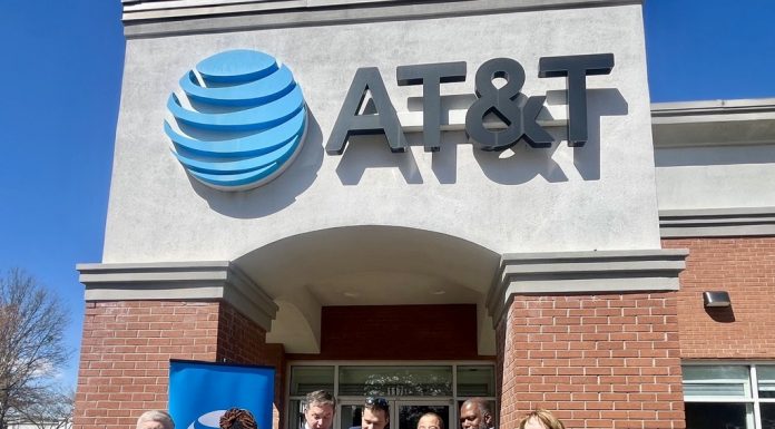 AT&T representatives are joined by Fayetteville Mayor Ed Johnson and Fayette County Chamber of Commerce CEO Leonardo McClarty for a ceremonial ribbon cutting at the AT&T store located at the Fayetteville Pavilion. Photo/Mary Elizabeth Roberson, AT&T